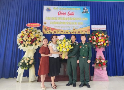 Nhà trường kết hợp với thanh niên trường đến thăm và tặng hoa chúc mừng ngày  Truyền thống Bộ đội Biên phòng Việt Nam 03/03/3023