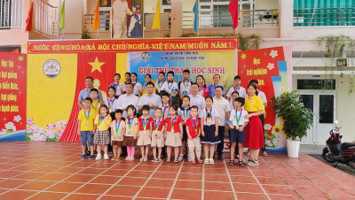Cháu Nguyễn Đình Quốc Việt đã xuất sắc đạt giải Ba môn cờ vua