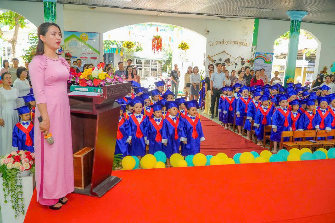 Trường mầm non hoạ my tổ chức lễ ra trường cho các bé khối mẫu giáo lớn