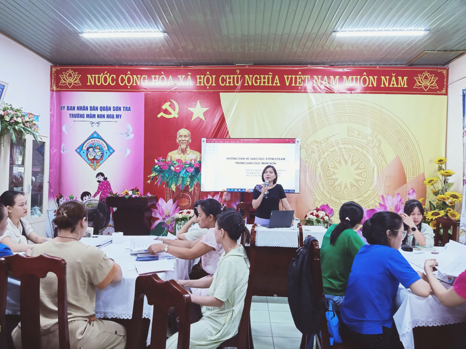 Trường mầm non hoạ my tổ chức tập huấn nâng cao năng lực chuyên môn, nghiệp vụ đáp ứng yêu cầu đổi mới giáo dục đối với cbql-gv và chủ nhóm lớp độc lập tư thục phường nại hiên đông
