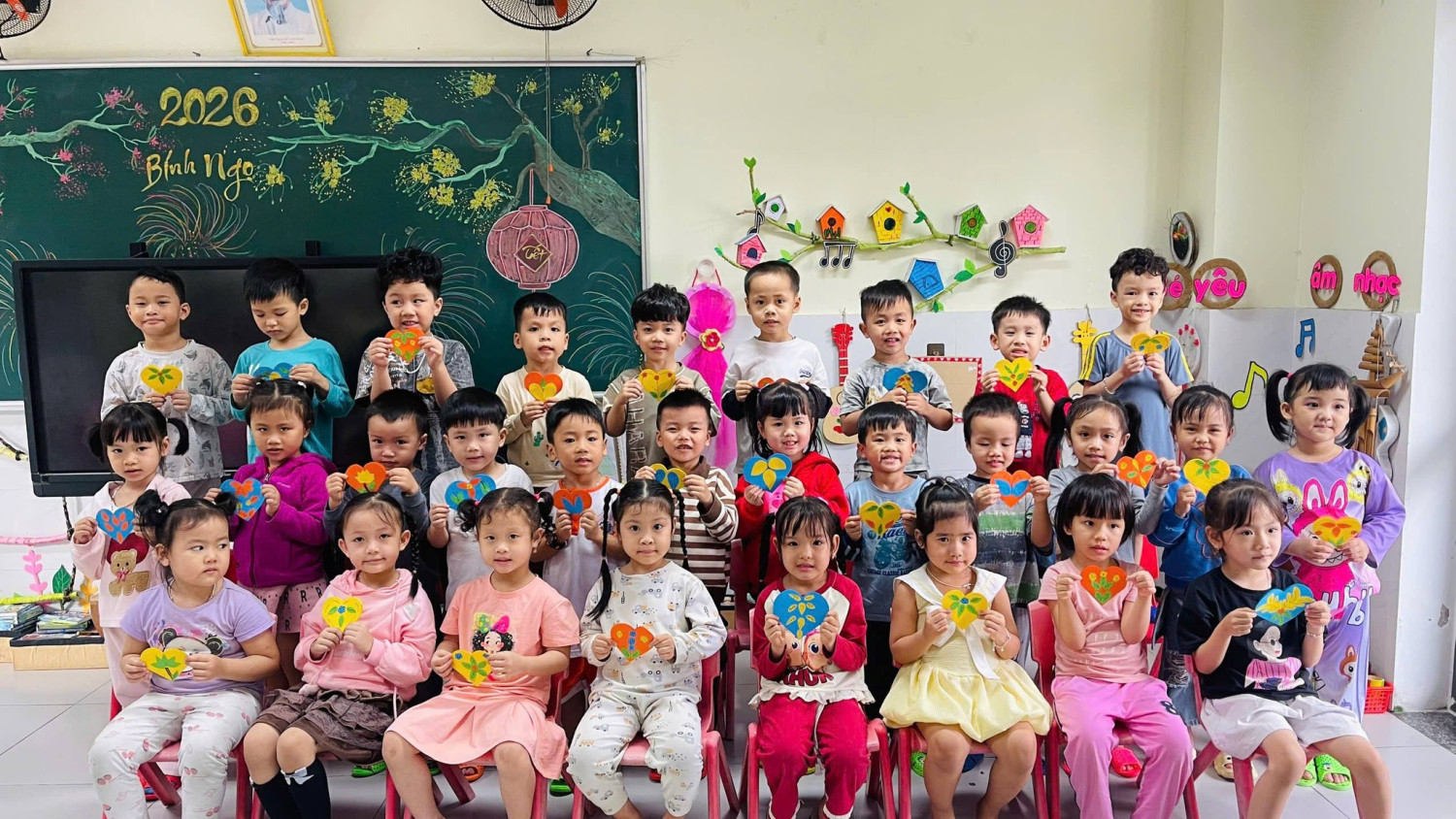 Một số hình ảnh hoạt động ý nghĩa của các bé trường mầm non Hoạ My chào mừng ngày 8/3