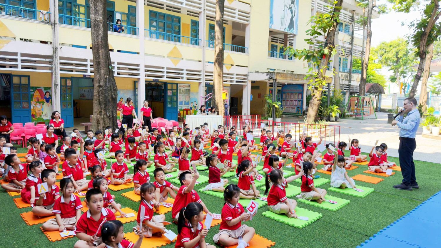 Trường mầm non hoạ my phối hợp cùng trung tâm anh ngữ new dragon tổ chức hội thi " rung chuông vàng".