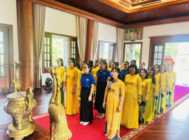 Chi bộ - Chi đoàn trường mầm non Họa My đã tổ chức lễ dâng hương tưởng niệm chủ tịch Hồ Chí Minh tại nhà tưởng niệm - bảo tàng quân khu 5
